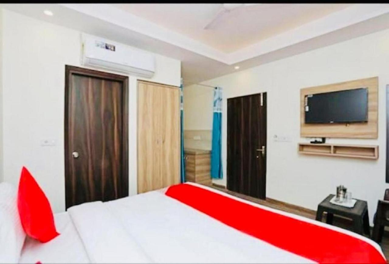 Del Fox Hotel, Delhi Airport New Delhi Exteriör bild